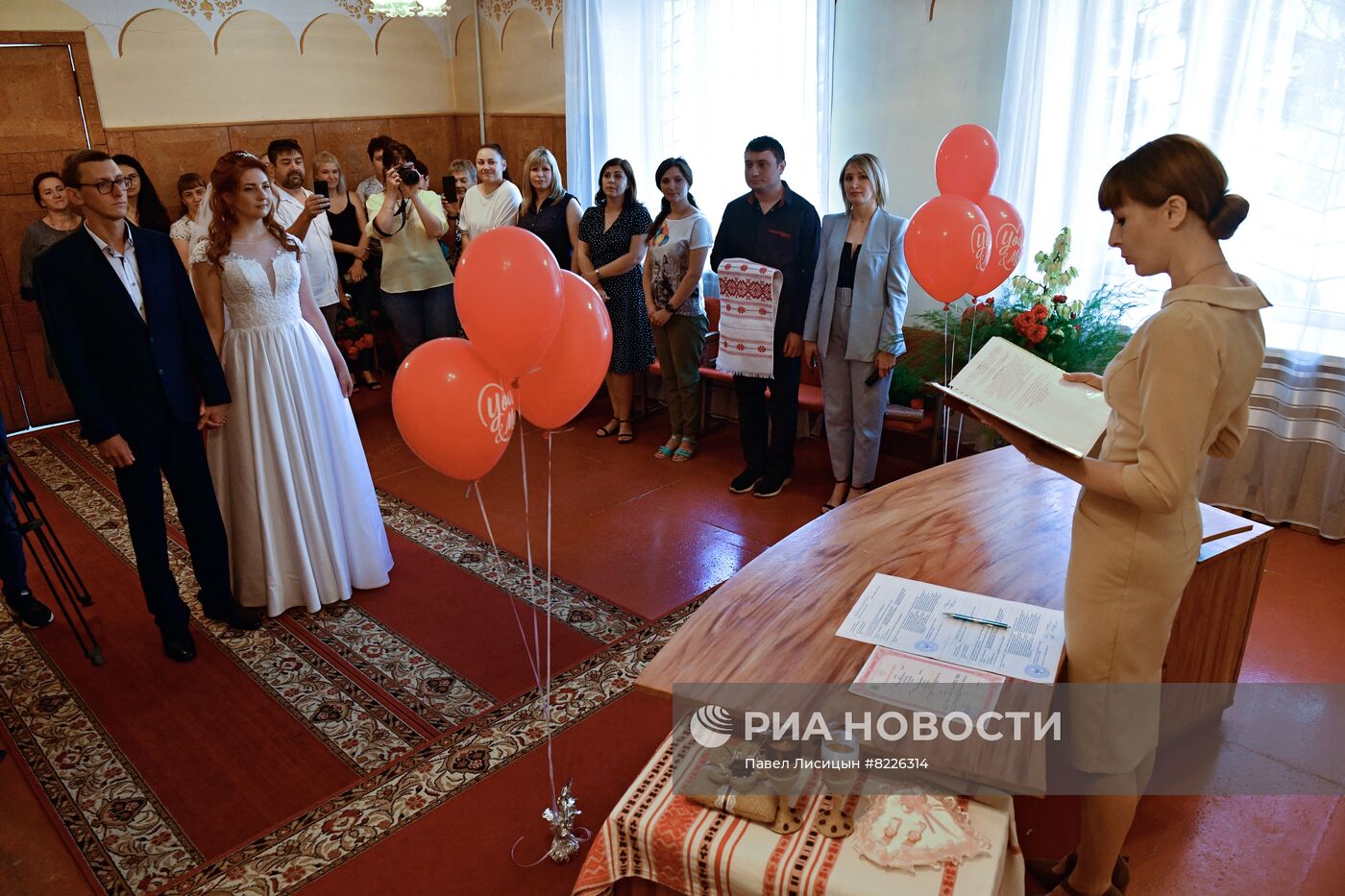 Первая свадьба в Володарском после освобождения
