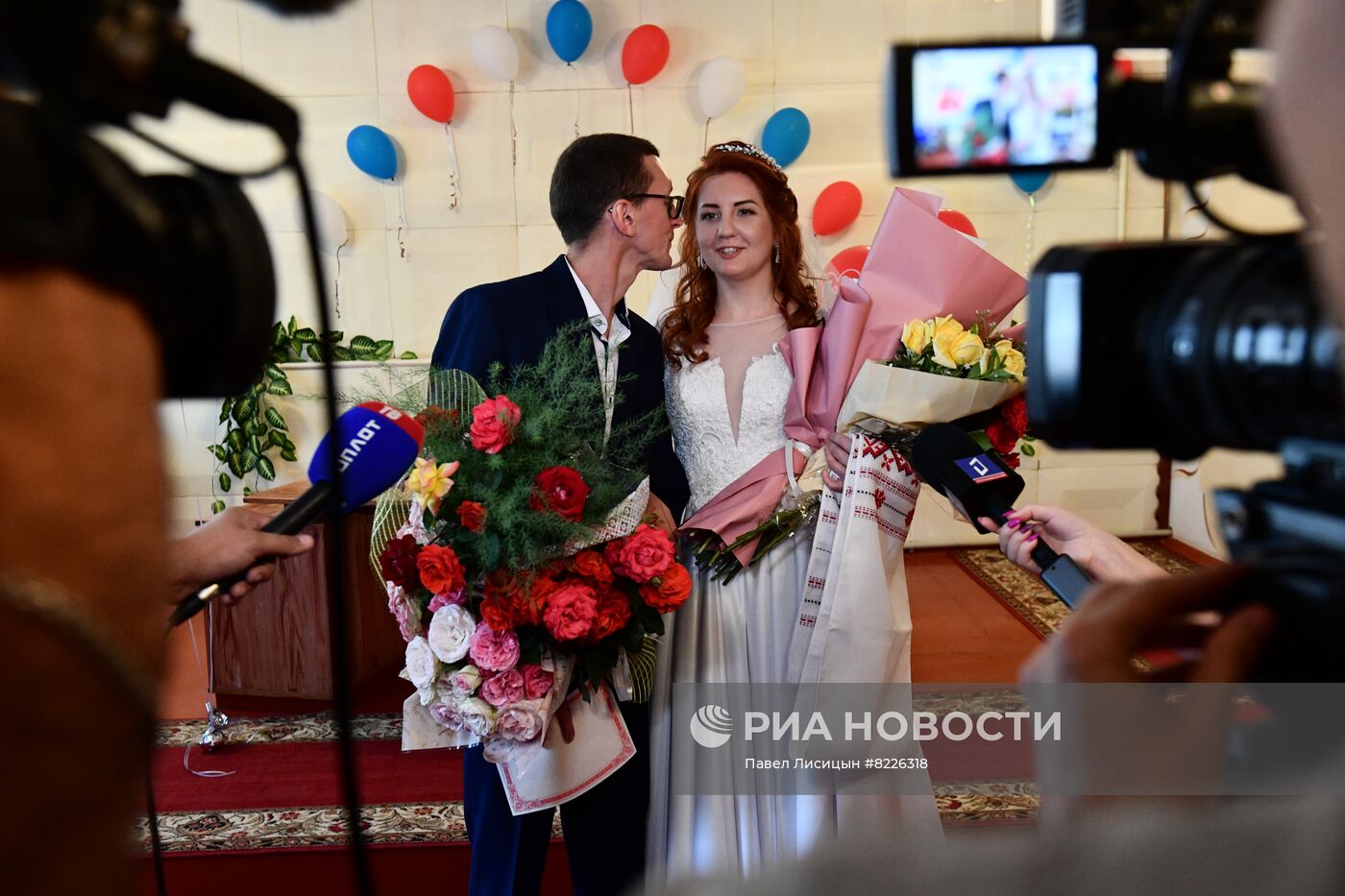 Первая свадьба в Володарском после освобождения