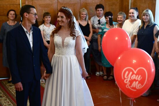 Первая свадьба в Володарском после освобождения