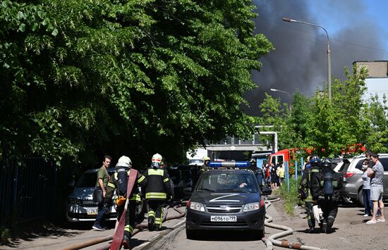 Пожар в промзоне на юге Москвы 