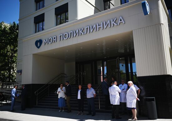 С. Собянин осмотрел ход работ по капитальному ремонту учреждений здравоохранения в Капотне