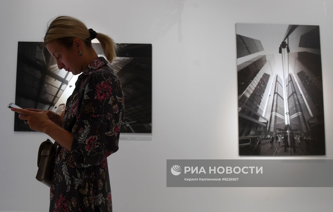 Выставка фотографий современной архитектуры "Москва. Реальное"