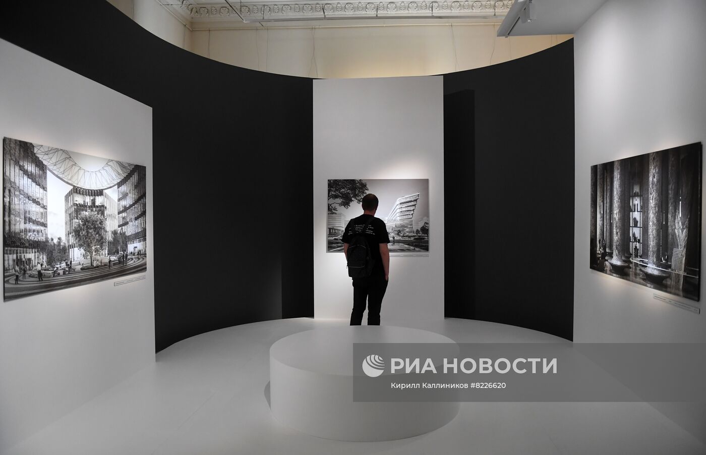 Выставка фотографий современной архитектуры "Москва. Реальное"