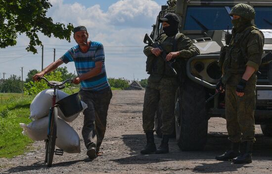 Мирная жизнь в одном из поселков Харьковской области