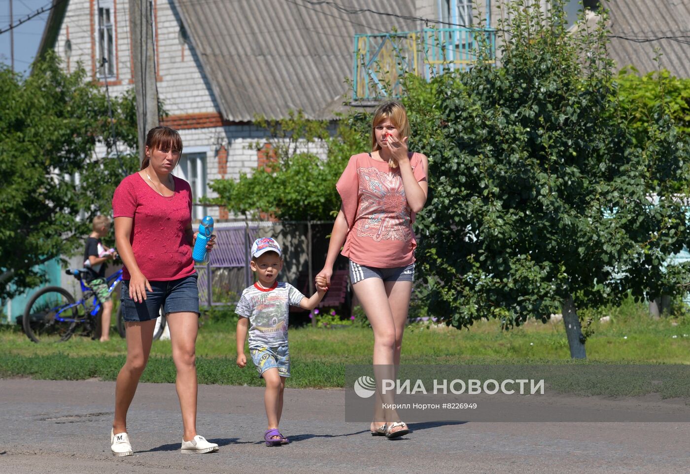 Мирная жизнь в одном из поселков Харьковской области