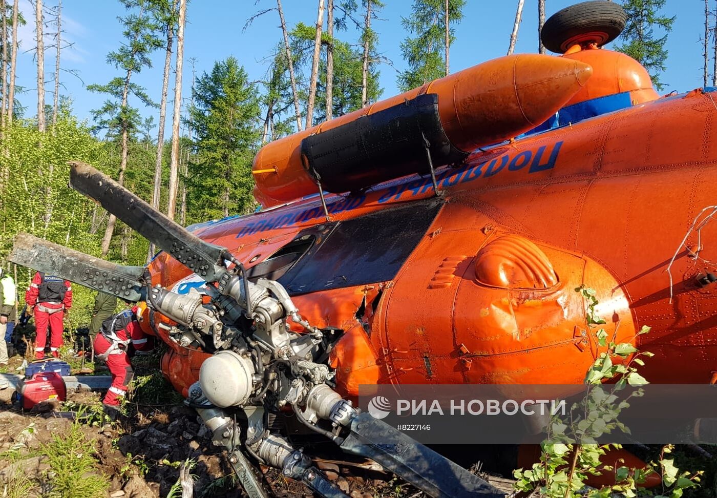 Вертолет Ми-8 совершил жесткую посадку в Якутии