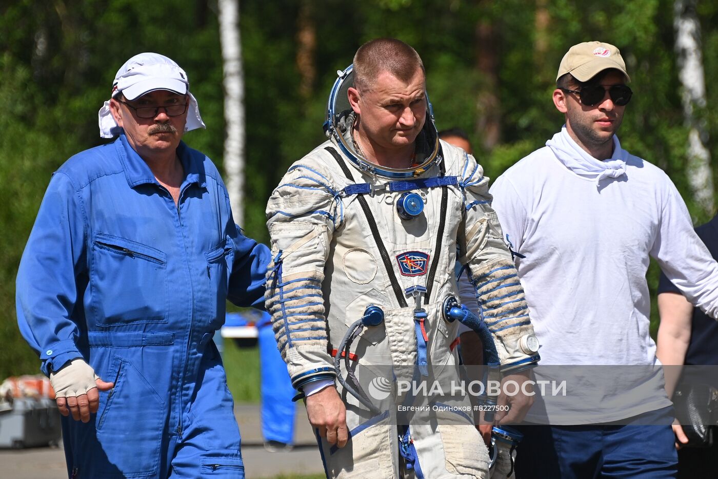Тренировки экипажа МКС-70 по действиям после посадки спускаемого аппарата на водную поверхность