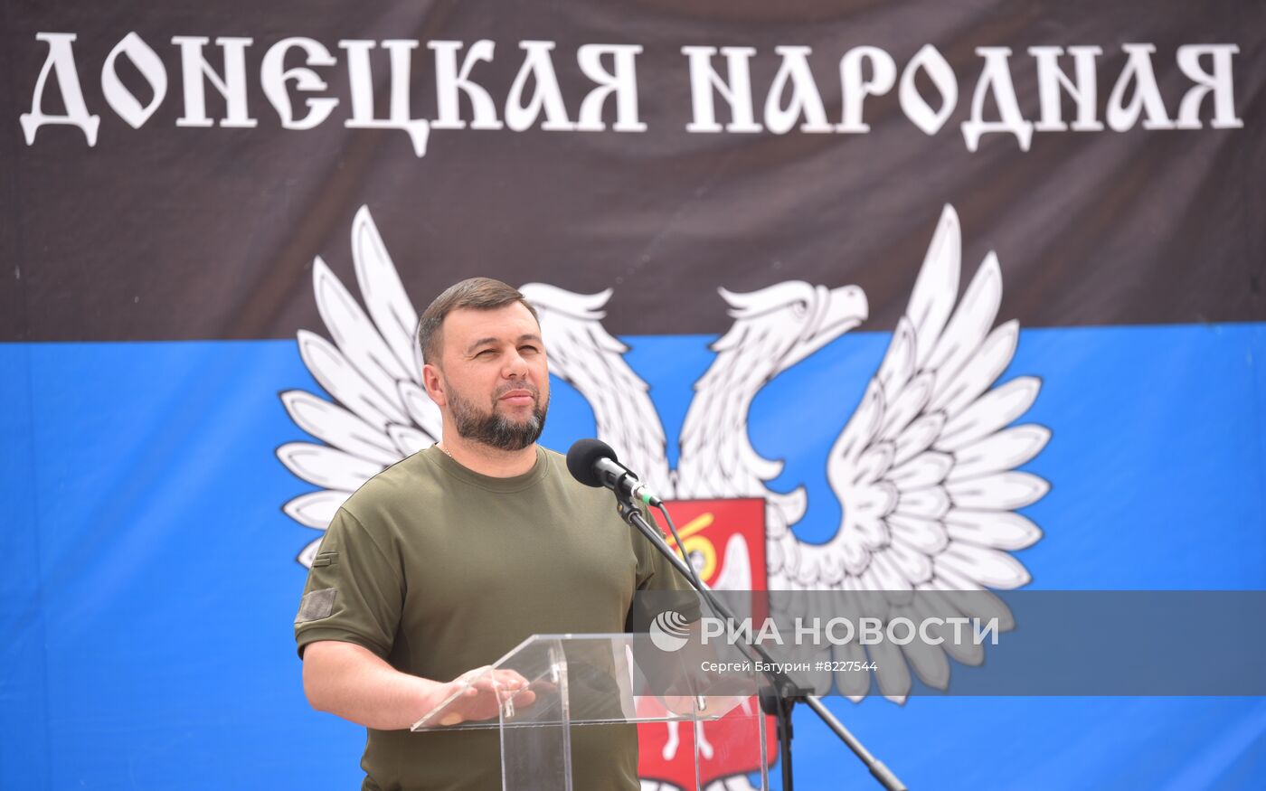 Выпуск молодых офицеров академии МВД ДНР
