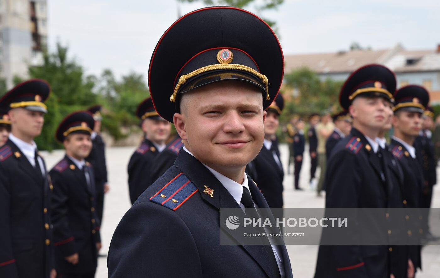 Выпуск молодых офицеров академии МВД ДНР