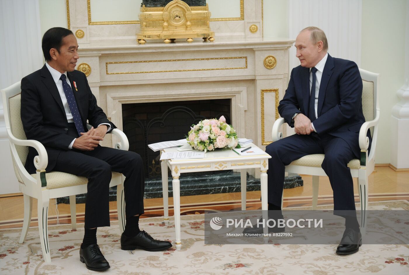 Президент РФ В. Путин провел встречу с президентом Индонезии Дж. Видодо