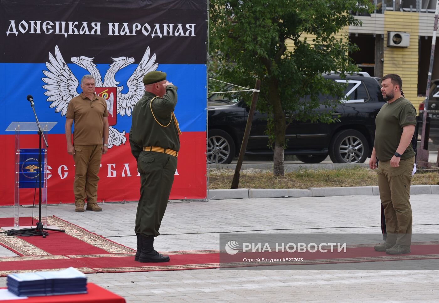 Выпуск молодых офицеров академии МВД ДНР