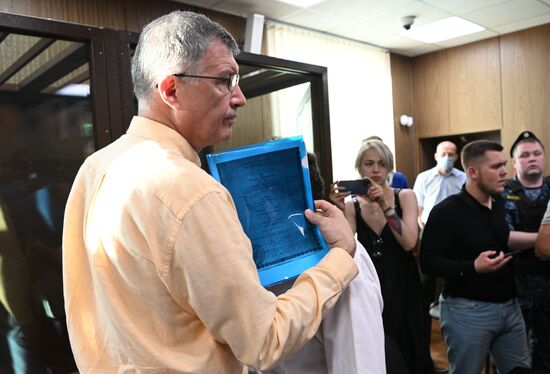 Избрание меры пресечения ректору РАНХиГС В. Мау