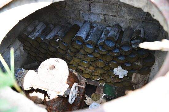 Работа саперов по разминированию станции водоочистки в Мариуполе
