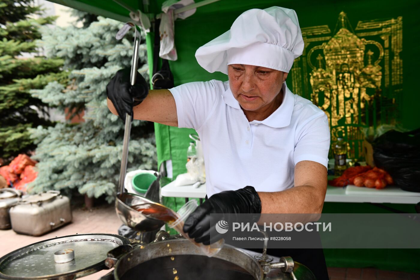 Работа полевой кухни минобороны РФ в Мариуполе