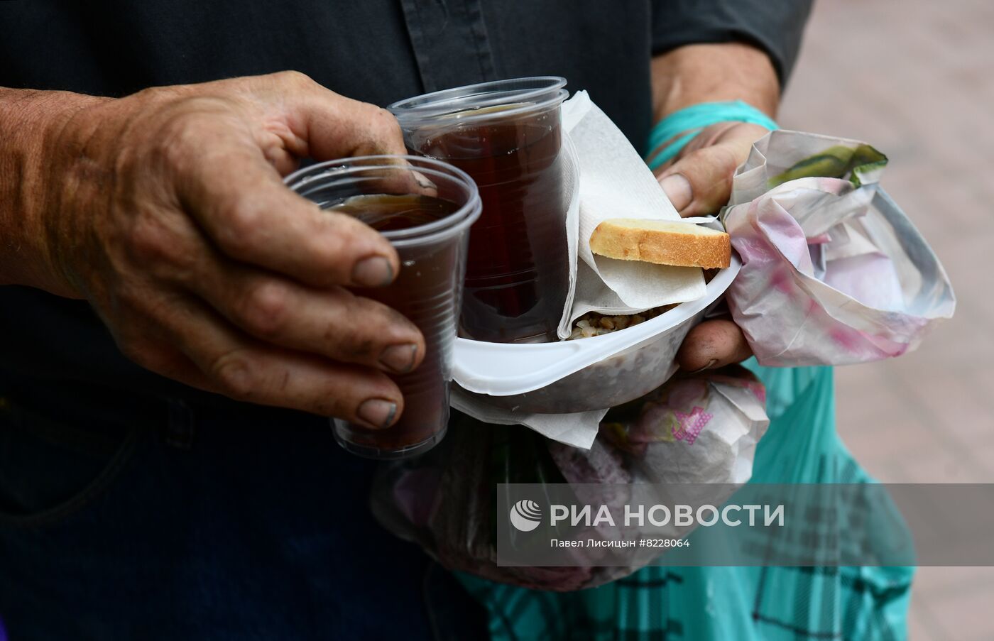 Работа полевой кухни минобороны РФ в Мариуполе