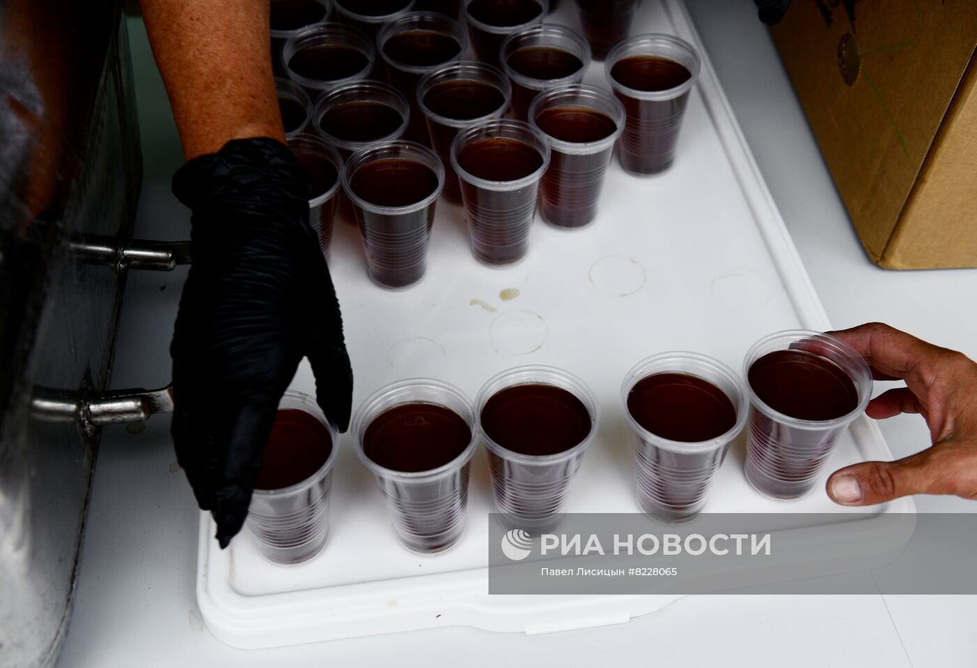 Работа полевой кухни минобороны РФ в Мариуполе