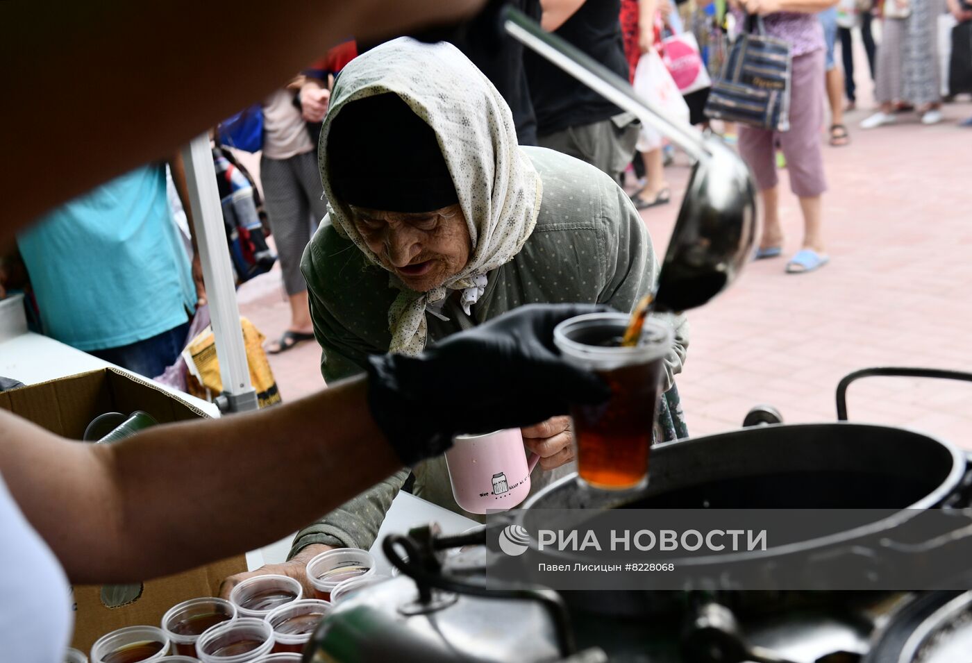 Работа полевой кухни минобороны РФ в Мариуполе