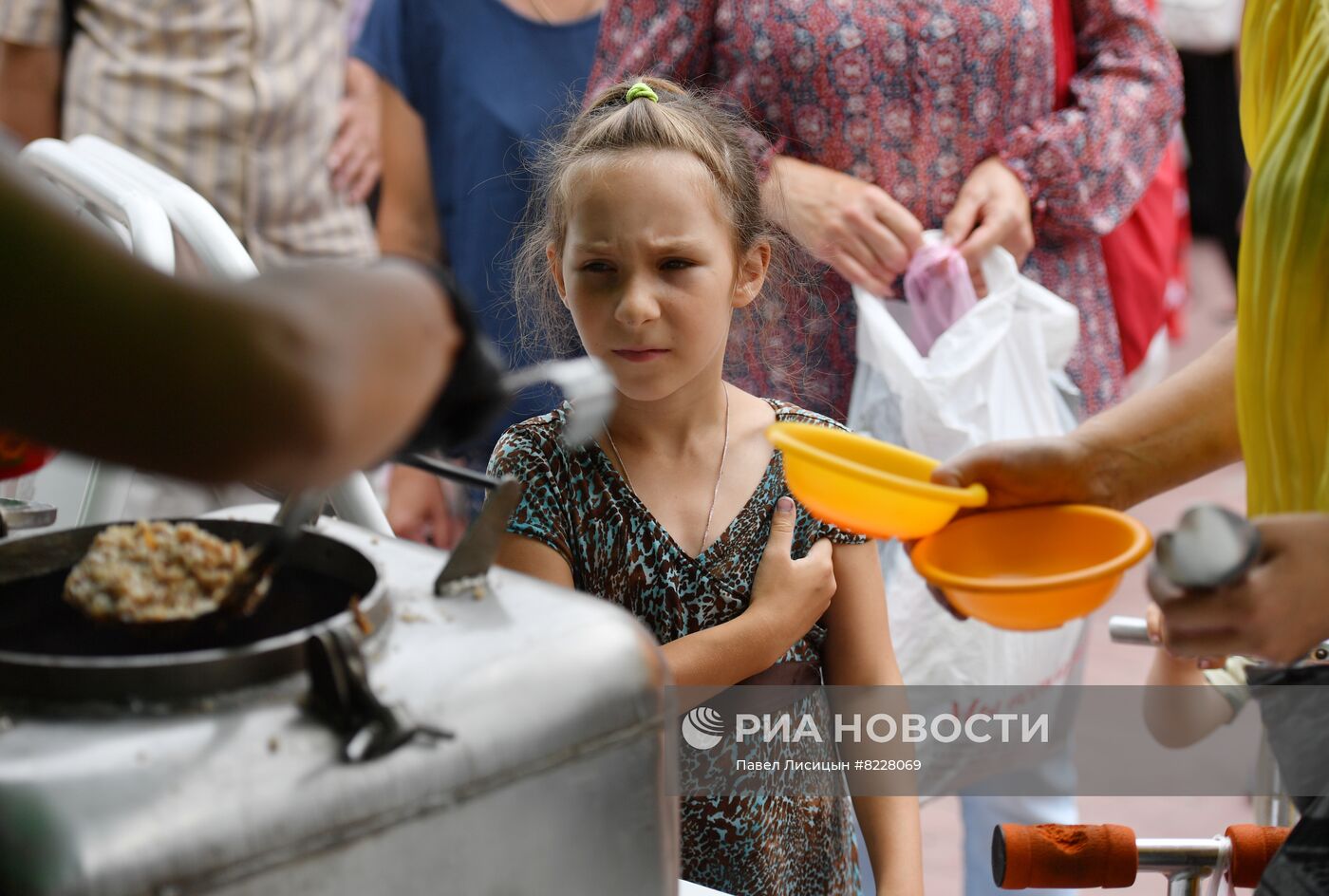 Работа полевой кухни минобороны РФ в Мариуполе