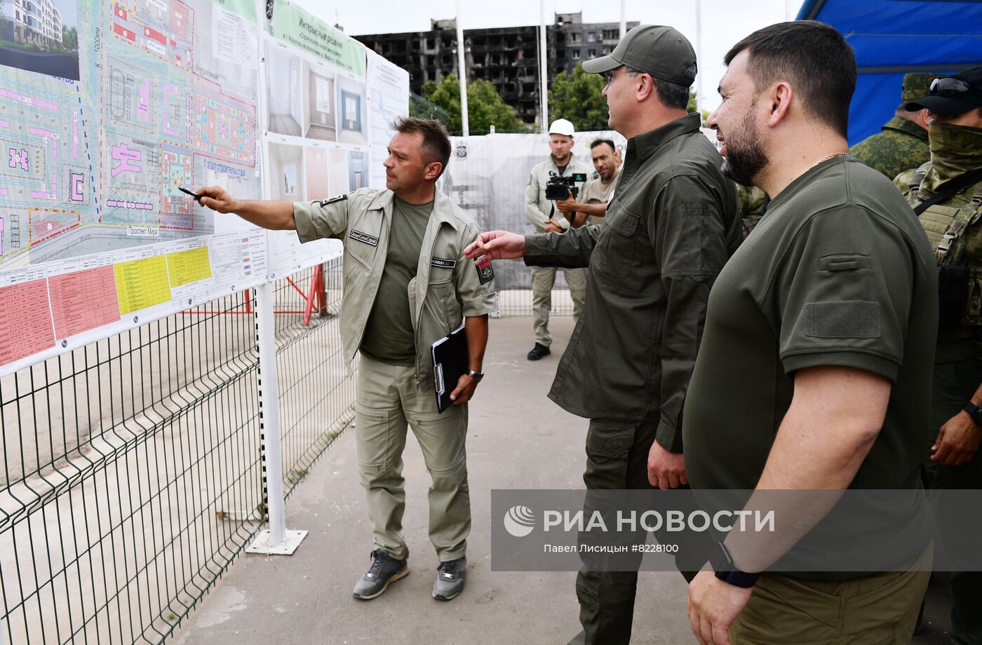 Военные строители из РФ возводят жилые дома в Мариуполе