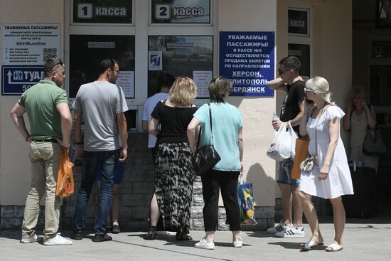 Первые за восемь лет пассажирские автобусы начинают курсировать между Крымом, Херсоном и Мелитополем