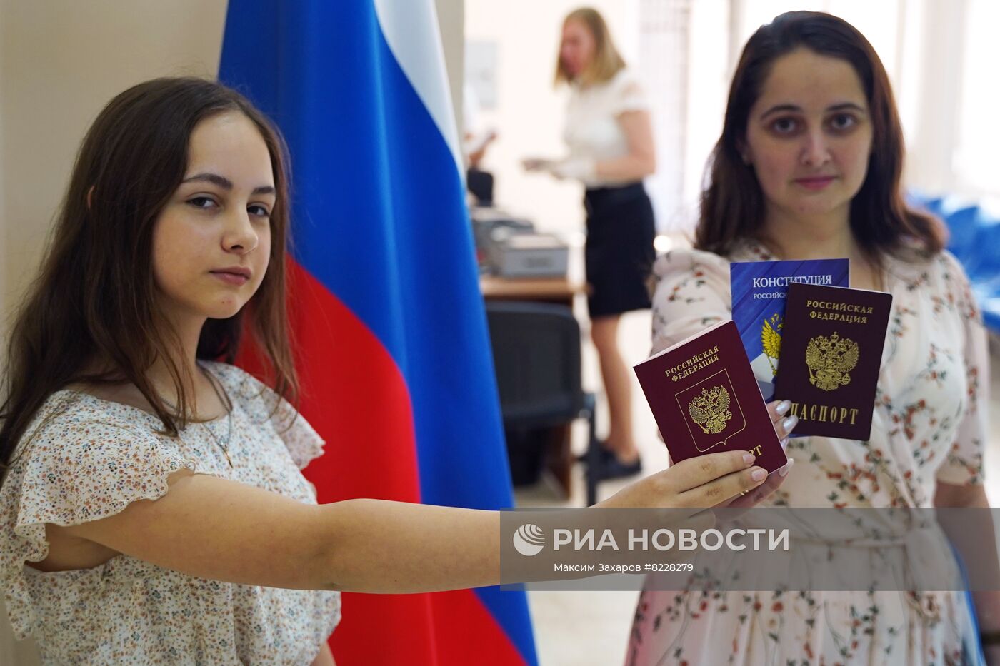 Первый пункт выдачи российских паспортов открылся в ЛНР