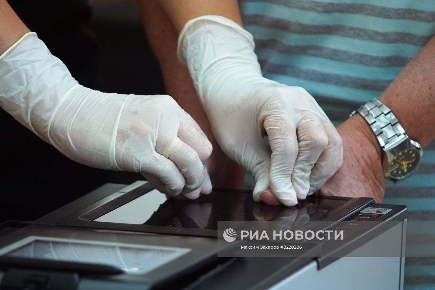 Первый пункт выдачи российских паспортов открылся в ЛНР