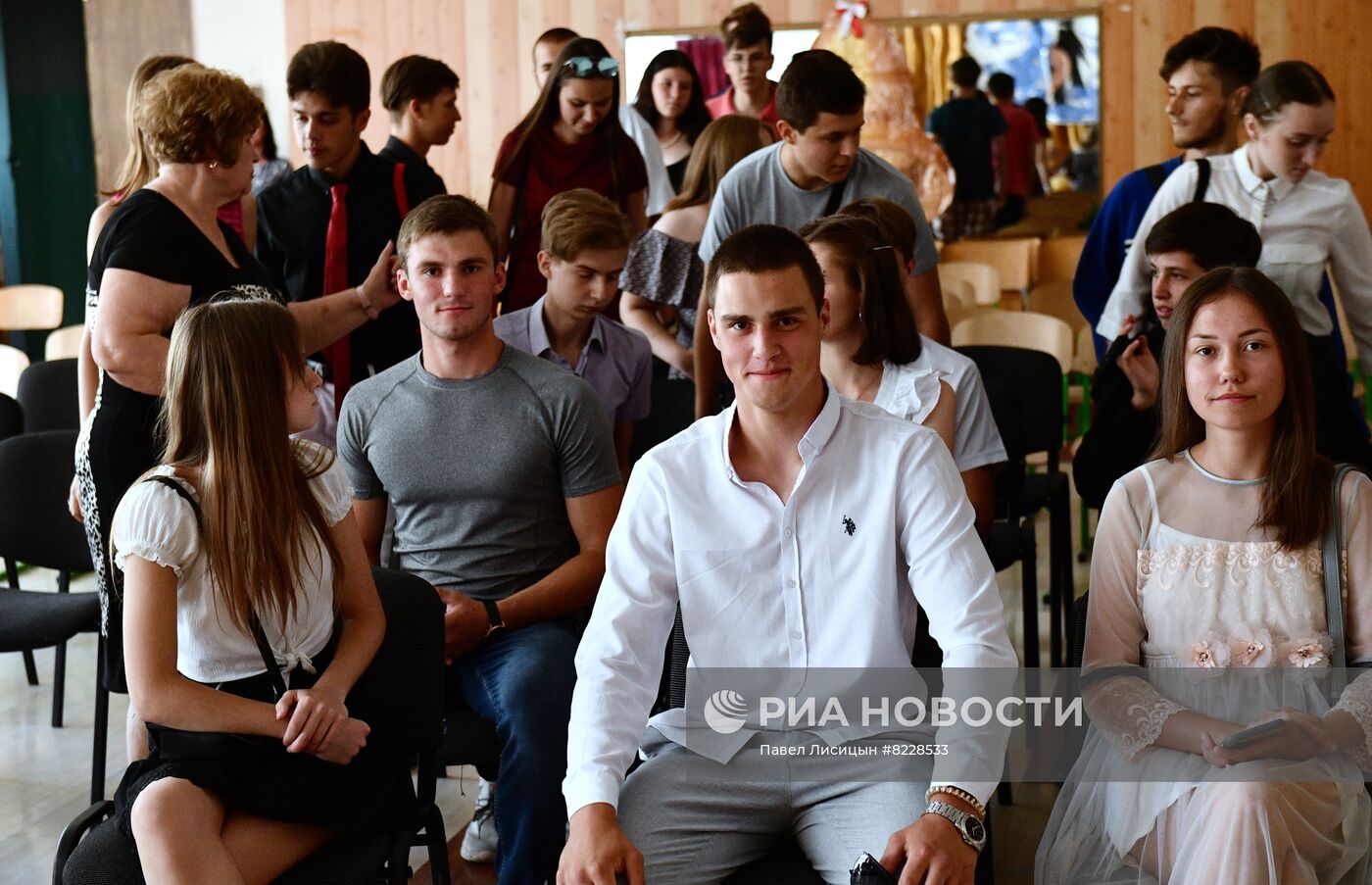 Последний звонок в Мариуполе | РИА Новости Медиабанк