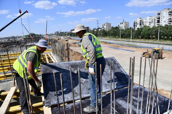 Военные строители из РФ возводят жилые дома в Мариуполе