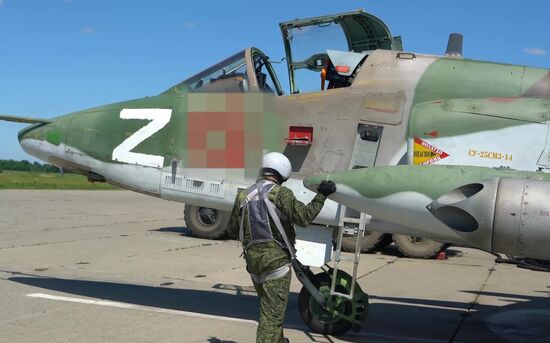 Боевая работа штурмовиков Су-25 ВКС РФ в ходе спецоперации