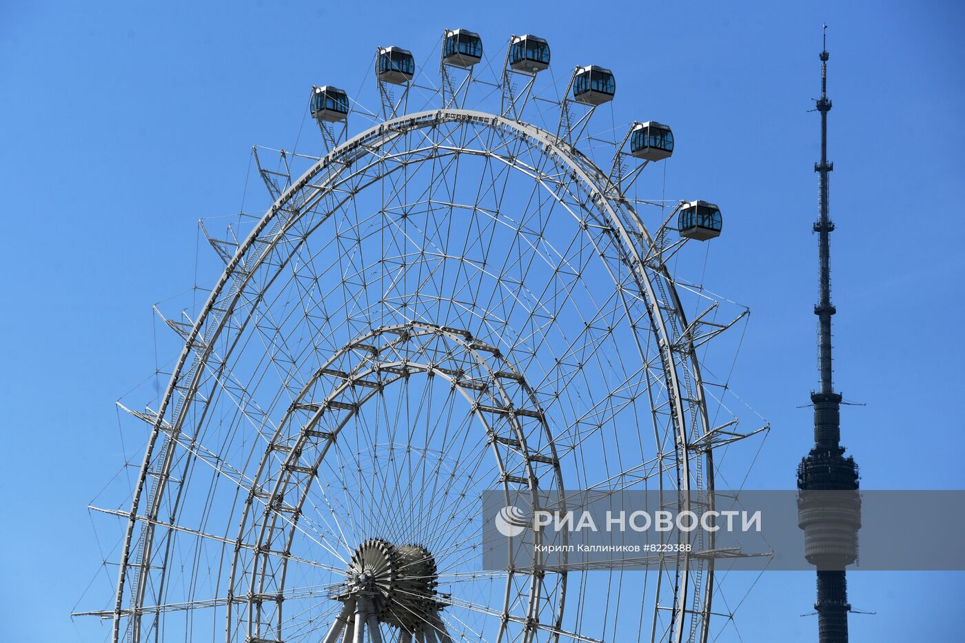 На колесе обозрения "Солнце Москвы" начали устанавливать кабины