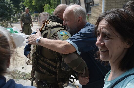 Освобожденный Лисичанск возвращается к мирной жизни