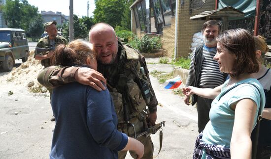 Освобожденный Лисичанск возвращается к мирной жизни