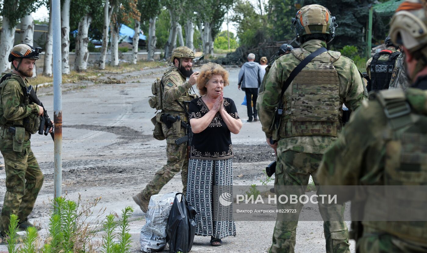 Освобожденный Лисичанск возвращается к мирной жизни