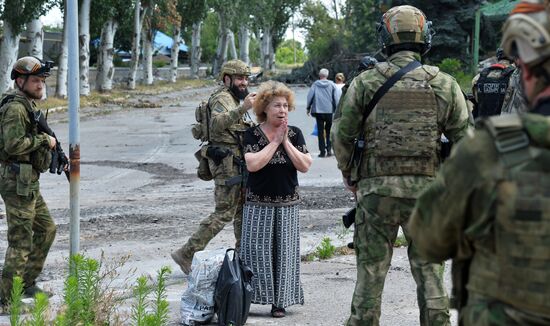 Освобожденный Лисичанск возвращается к мирной жизни