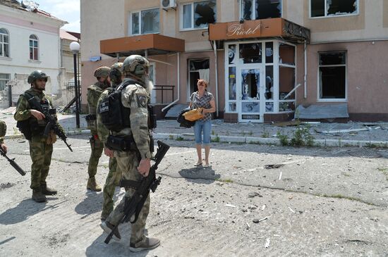 Освобожденный Лисичанск возвращается к мирной жизни