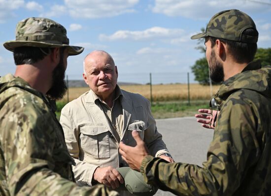 Генеральный директор медиагруппы "Россия сегодня" Д. Киселев посетил Российский университет спецназа в Гудермесе