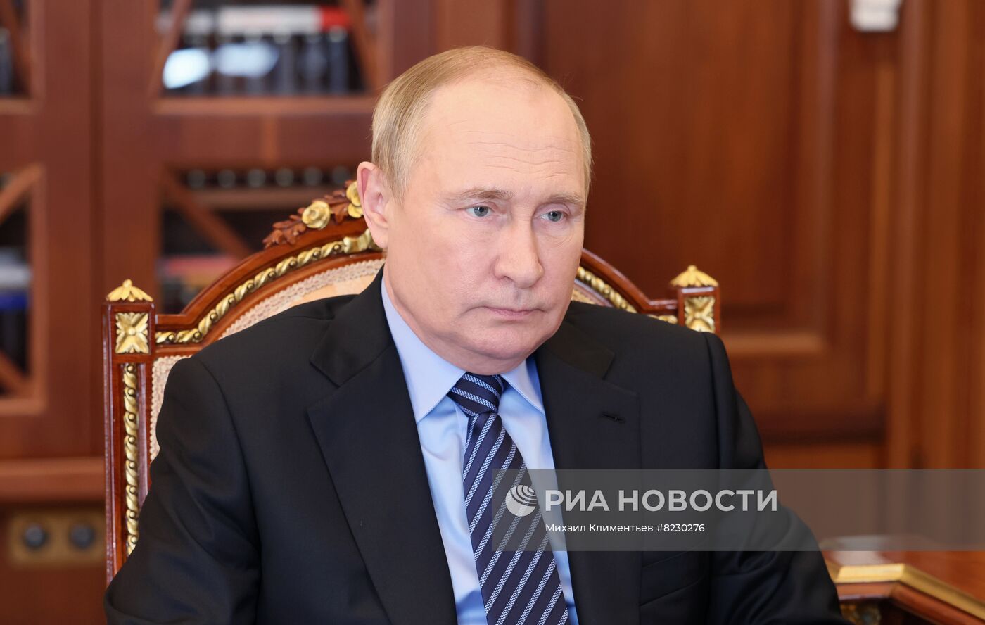Президент РФ В. Путин провел встречу с главой Мордовии А. Здуновым