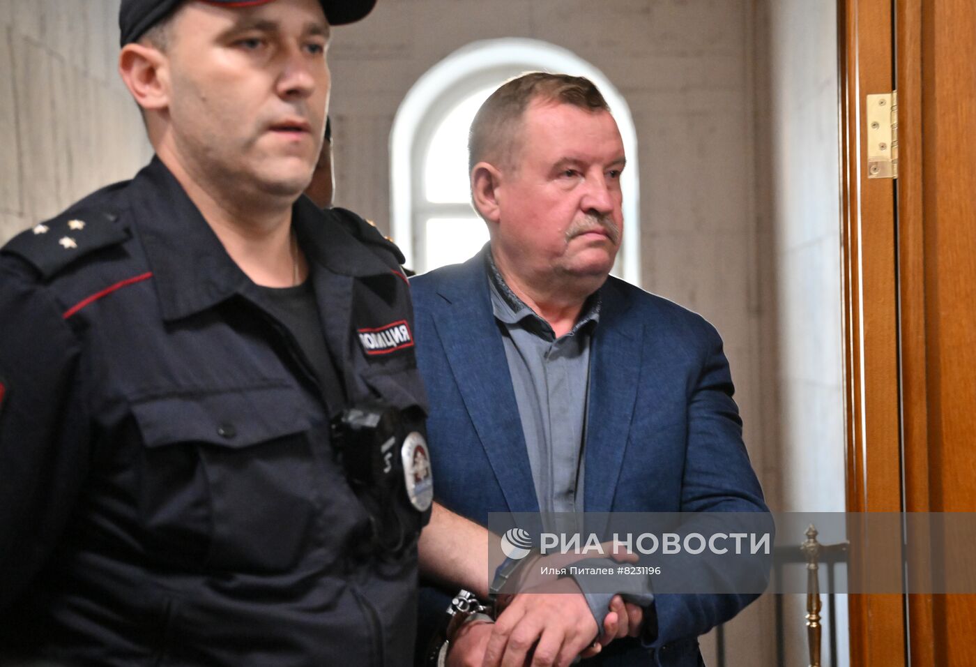 Избрание меры пресечения фигурантам дела о превышении полномочий в полиции Петербурга