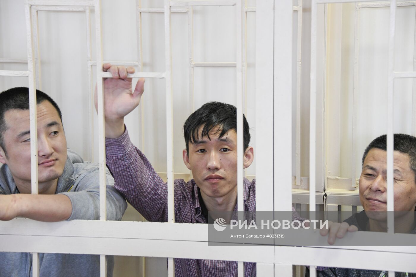 Оглашение приговора рыбакам из КНДР во Владивостоке