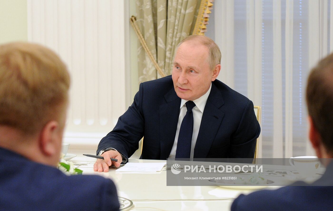 Рабочая встреча президента РФ В. Путина с победителями конкурса "Лидеры России"