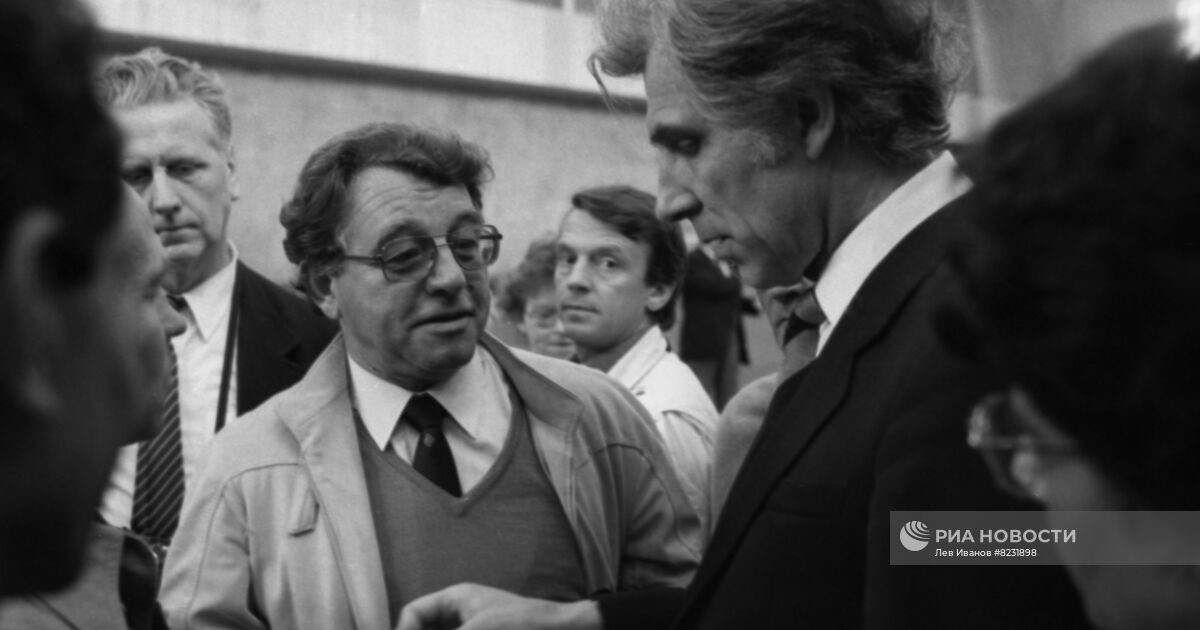 Спортсекретарь. Штази Гийом.