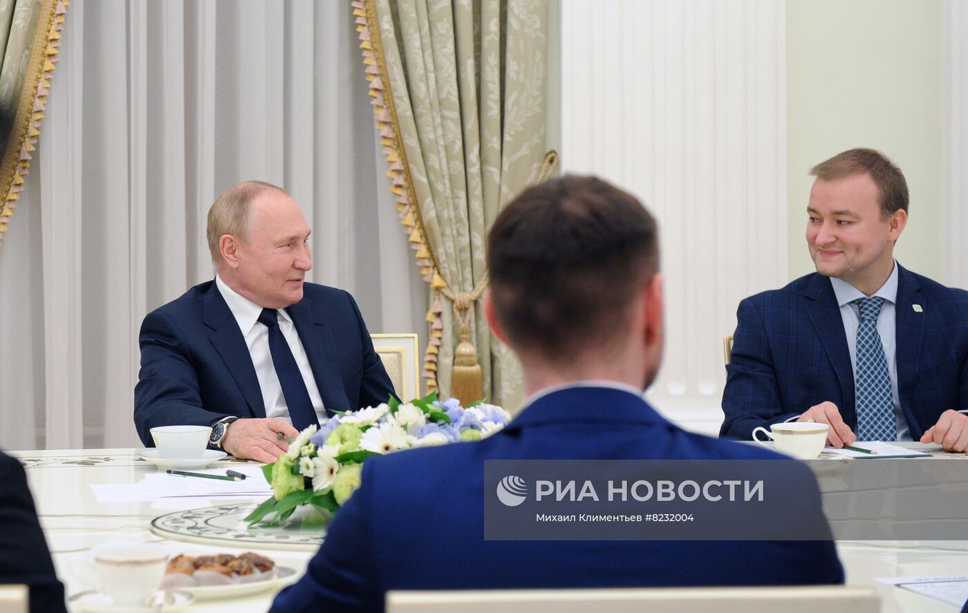 Рабочая встреча президента РФ В. Путина с победителями конкурса "Лидеры России"