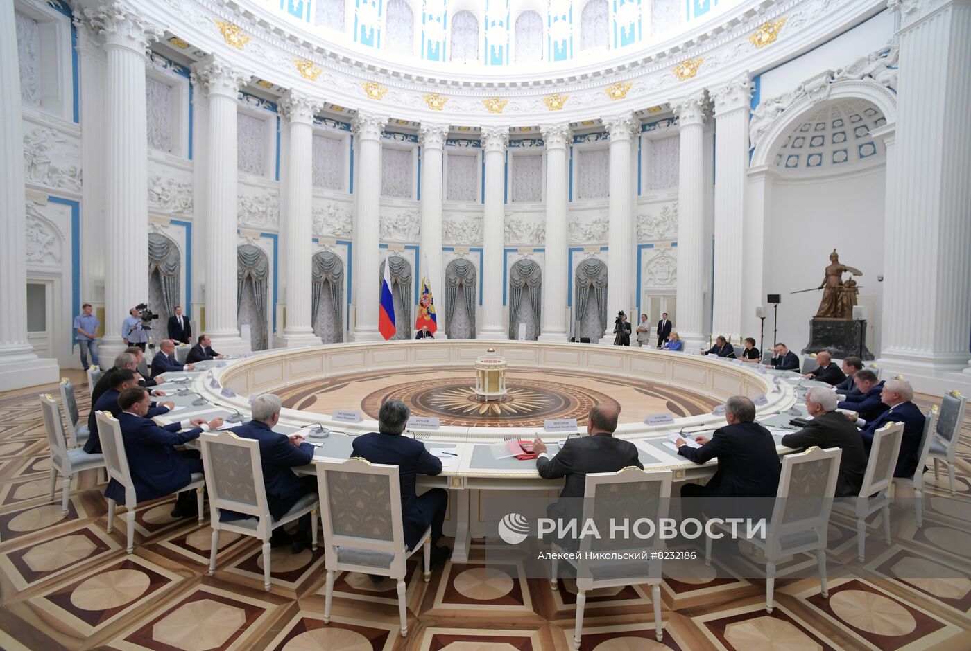 Встреча президента РФ В. Путина с руководителями Государственной Думы РФ и лидерами фракций Госдумы.