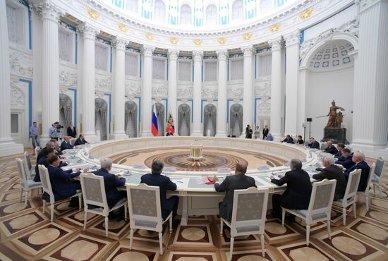 Встреча президента РФ В. Путина с руководителями Государственной Думы РФ и лидерами фракций Госдумы.