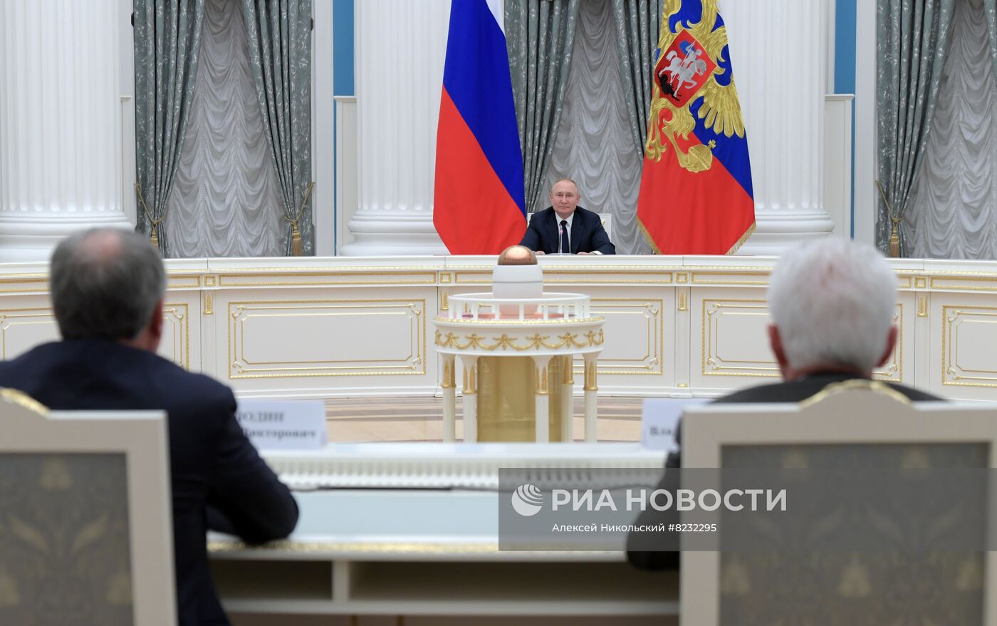 Встреча президента РФ В. Путина с руководителями Государственной Думы РФ и лидерами фракций Госдумы