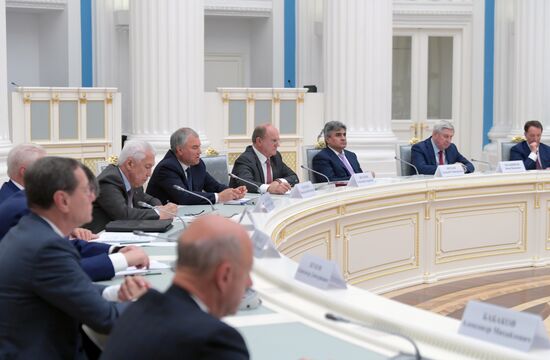 Встреча президента РФ В. Путина с руководителями Государственной Думы РФ и лидерами фракций Госдумы