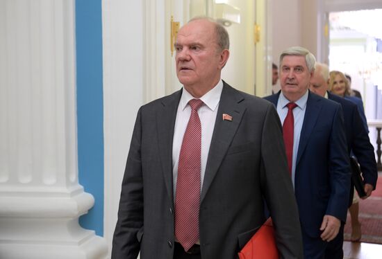 Встреча президента РФ В. Путина с руководителями Государственной Думы РФ и лидерами фракций Госдумы