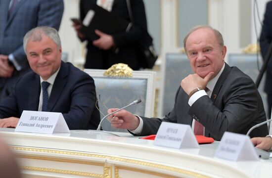 Встреча президента РФ В. Путина с руководителями Государственной Думы РФ и лидерами фракций Госдумы