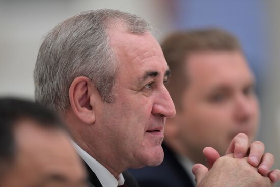 Встреча президента РФ В. Путина с руководителями Государственной Думы РФ и лидерами фракций Госдумы