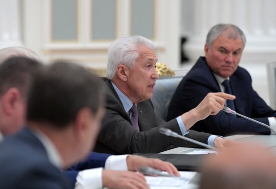 Встреча президента РФ В. Путина с руководителями Государственной Думы РФ и лидерами фракций Госдумы